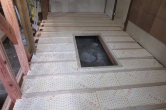 床下地(断熱材) 4112e401928d62d7c99c437f15bfd159